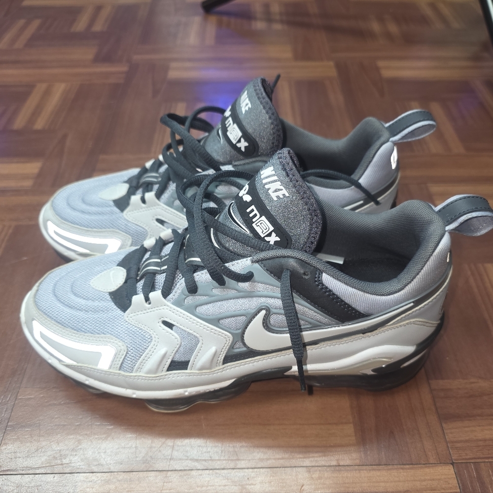 Nike MENS VAPORMAX  Sneakers